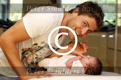 Amsterdam 22 augustus 2011
Koert-Jan de Bruijn met zijn pasgeboren dochter Fritzi.
Peter Smulders bv