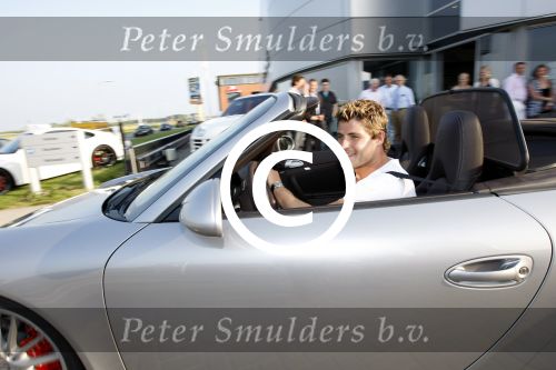 Heteren 29 juni 2009
Opening winkel bij porsche centrum Geldrland met div bn ers waaronder
Koert Jan de Bruijn Anouk Smulders Tom Sebastian  en Jeroen v Koningsbrugge.
Eigenaar van Porsche centrum is Mark Wegh.
Peter Smulders bv