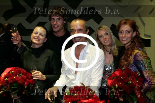 Den Haag 30 augustus 2004
Premiere Passion in schouwburg Den Haag.
Stanley Burlesson   Vera Mann en Pia Douwes  Koert-Jan de Bruijn en Joke de Kruijf
Peter Smulders bv