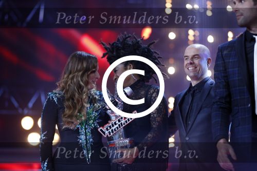 Hilversum 14 december 2012
Finale TVOH in studio 22 gepresenteerd door Martijn Krabbe en Wendy v Dijk.
Johannes Rypma en Leona Philippo zijn de finalisten. Leona met Trijntje en Tjeerd Oosterhuis
Peter Smulders bv