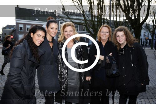 Den Bosch 25 november 2012
Premiere Annie in theater de parade. Loretta Schrijver met Quinty Trustfull
Peter Smulders bv