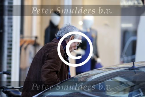 Amsterdam 22 november 2012
Louis v Dijk doet boodschappen op de cornelis schuytstraat.
Peter Smulders bv