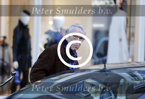 Amsterdam 22 november 2012
Louis v Dijk doet boodschappen op de cornelis schuytstraat.
Peter Smulders bv