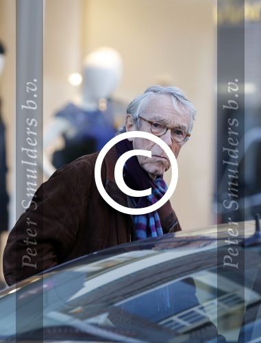 Amsterdam 22 november 2012
Louis v Dijk doet boodschappen op de cornelis schuytstraat.
Peter Smulders bv