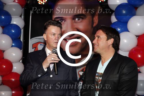 Noordwijk 23 november 2012
Presentatie cd Alex Wielders . Louis v gaal reikt de eerste cd uit.
Peter Smulders bv