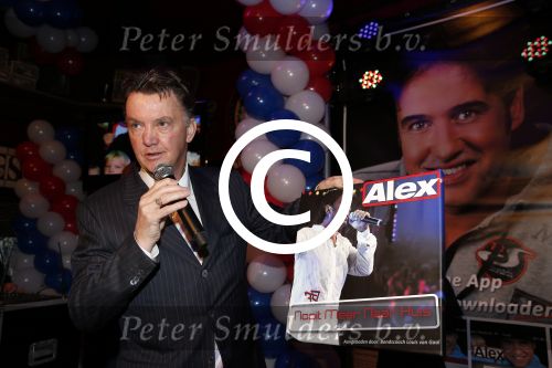 Noordwijk 23 november 2012
Presentatie cd Alex Wielders . Louis v gaal reikt de eerste cd uit.
Peter Smulders bv