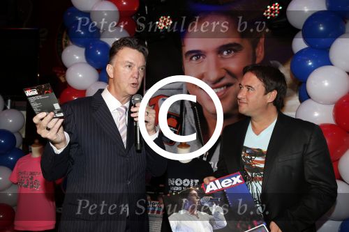 Noordwijk 23 november 2012
Presentatie cd Alex Wielders . Louis v gaal reikt de eerste cd uit.
Peter Smulders bv