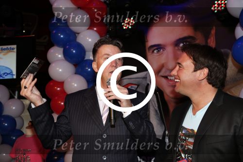 Noordwijk 23 november 2012
Presentatie cd Alex Wielders . Louis v gaal reikt de eerste cd uit.
Peter Smulders bv