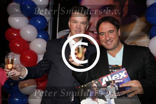 Noordwijk 23 november 2012
Presentatie cd Alex Wielders . Louis v gaal reikt de eerste cd uit.
Peter Smulders bv