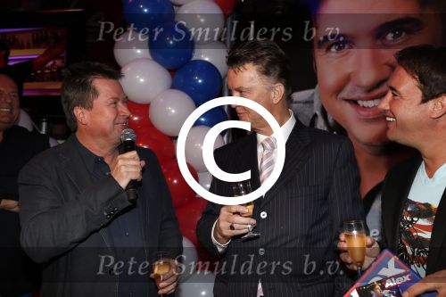 Noordwijk 23 november 2012
Presentatie cd Alex Wielders . Louis v gaal reikt de eerste cd uit. Adrie Berk
Peter Smulders bv