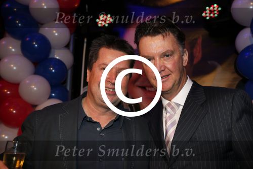 Noordwijk 23 november 2012
Presentatie cd Alex Wielders . Louis v gaal reikt de eerste cd uit. Adrie Berk
Peter Smulders bv
