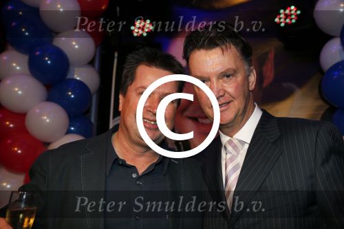 Noordwijk 23 november 2012
Presentatie cd Alex Wielders . Louis v gaal reikt de eerste cd uit. Adrie Berk
Peter Smulders bv