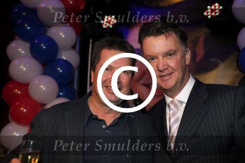 Noordwijk 23 november 2012
Presentatie cd Alex Wielders . Louis v gaal reikt de eerste cd uit. Adrie Berk
Peter Smulders bv