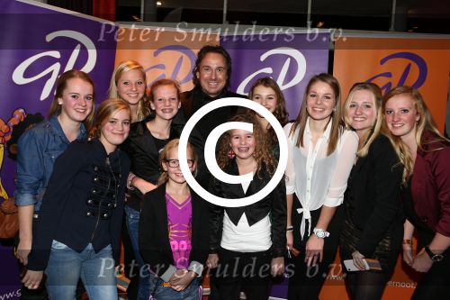 Hilversum, 6 December 2012
De Gouden Pepernoot uitreiking in het Gooiland theater
Marco Borsato met gezin
Foto Peter Smulders BV