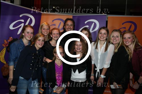 Hilversum, 6 December 2012
De Gouden Pepernoot uitreiking in het Gooiland theater
Marco Borsato met gezin
Foto Peter Smulders BV