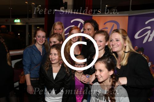 Hilversum, 6 December 2012
De Gouden Pepernoot uitreiking in het Gooiland theater
Marco Borsato met gezin
Foto Peter Smulders BV