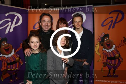 Hilversum, 6 December 2012
De Gouden Pepernoot uitreiking in het Gooiland theater
Marco Borsato met gezin
Foto Peter Smulders BV