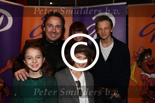 Hilversum, 6 December 2012
De Gouden Pepernoot uitreiking in het Gooiland theater
Marco Borsato met gezin
Foto Peter Smulders BV