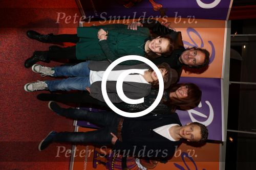 Hilversum, 6 December 2012
De Gouden Pepernoot uitreiking in het Gooiland theater
Marco Borsato met gezin
Foto Peter Smulders BV