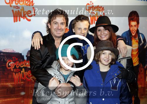 Amsterdam 9 december 2012
Premiere groeten van Mike in Tuschinski. marco leontine Luca Jada en Senna Borsato
Peter Smulders bv