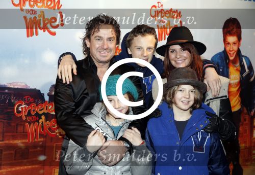 Amsterdam 9 december 2012
Premiere groeten van Mike in Tuschinski. marco leontine Luca Jada en Senna Borsato
Peter Smulders bv