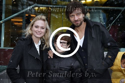 Amsterdam 25 november 2012
Premiere de vijf legendes in pathe arena. Marieke Westenenk met vriend en zijn zoon
Peter Smulders bv