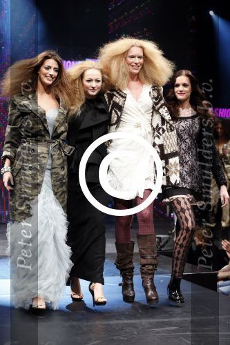 Amsterdam 7 december 2012
Luxery fair in de RAI. Jolanda v d Berg Carolien Spoor Marly v Velden en Marvy Rieder
Peter Smulders bv