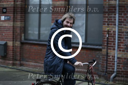 Amsterdam 10 december 2012
Matthijs v Nieuwkerk op de fiets bij DWDD in de westergasfabriek.
Peter Smulders bv