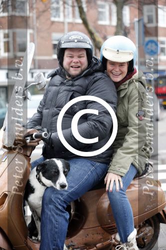 Amsterdam 3 december 2012
Menno Kohler met vriendin en hond op vespa scooter in de sneeuw.
Peter Smulders bv