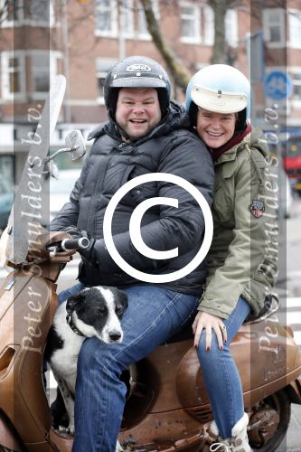 Amsterdam 3 december 2012
Menno Kohler met vriendin en hond op vespa scooter in de sneeuw.
Peter Smulders bv