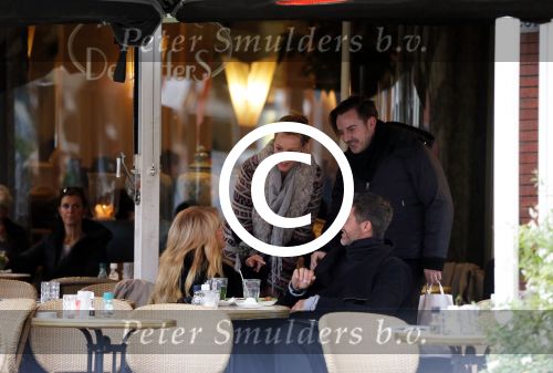 Amsterdam 28 november 2012
Patricia Paay en Micky Hoogendijk ontmoeten elkaar op het terras van Joffers in Amsterdam.
Peter Smulders bv