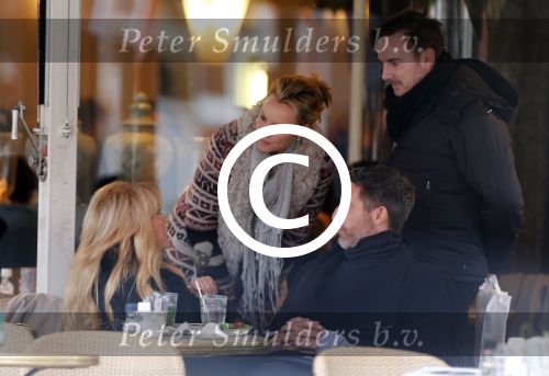 Amsterdam 28 november 2012
Patricia Paay en Micky Hoogendijk ontmoeten elkaar op het terras van Joffers in Amsterdam.
Peter Smulders bv