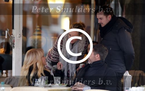 Amsterdam 28 november 2012
Patricia Paay en Micky Hoogendijk ontmoeten elkaar op het terras van Joffers in Amsterdam.
Peter Smulders bv