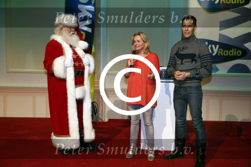 Hilversum 7 december 2012
Sky radio opbouwen Christmas tree (kerstboom) voor goede doelen. Minke Booij en Johan kenkhuis
Peter Smulders bv