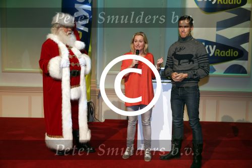 Hilversum 7 december 2012
Sky radio opbouwen Christmas tree (kerstboom) voor goede doelen. Minke Booij en Johan kenkhuis
Peter Smulders bv