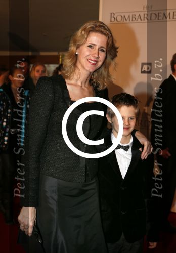Rotterdam 18 december 2012
Premiere het Bombardement in het nieuwe Luxor. Mona Keijzer met zoon
Peter Smulders bv