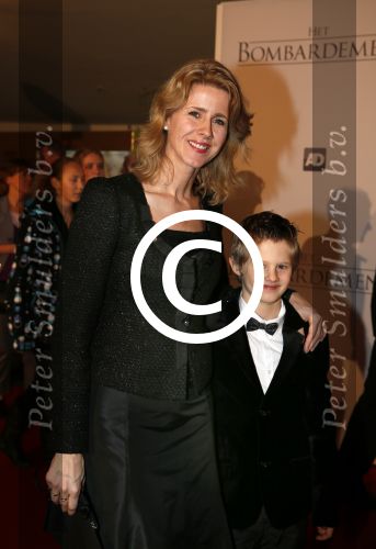 Rotterdam 18 december 2012
Premiere het Bombardement in het nieuwe Luxor. Mona Keijzer met zoon
Peter Smulders bv