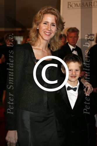 Rotterdam 18 december 2012
Premiere het Bombardement in het nieuwe Luxor. Mona Keijzer met zoon
Peter Smulders bv