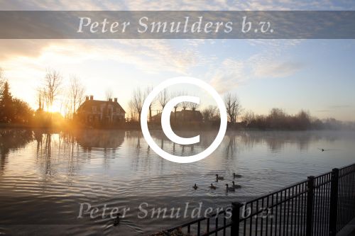 Nigtevecht 30 november 2012
De zon komt op achter ons huis met een beestje mist op de vecht.
Peter Smulders bv