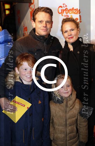 Amsterdam 9 december 2012
Premiere groeten van Mike in Tuschinski. reineke Antvelink met man Olaf v d Berg en hun kinderen
Peter Smulders bv