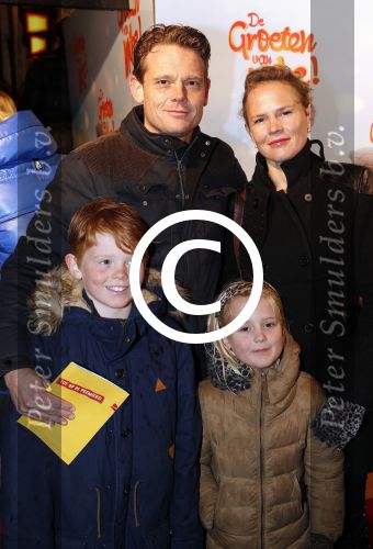 Amsterdam 9 december 2012
Premiere groeten van Mike in Tuschinski. reineke Antvelink met man Olaf v d Berg en hun kinderen
Peter Smulders bv