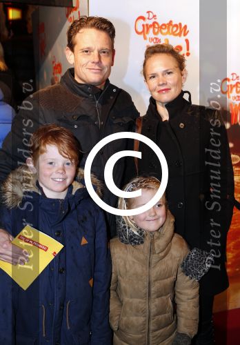 Amsterdam 9 december 2012
Premiere groeten van Mike in Tuschinski. reineke Antvelink met man Olaf v d Berg en hun kinderen
Peter Smulders bv