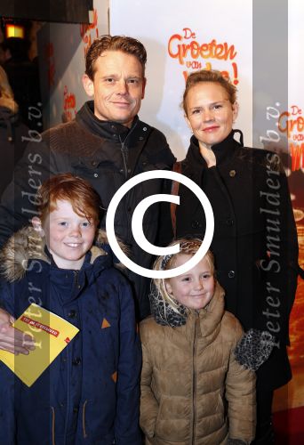 Amsterdam 9 december 2012
Premiere groeten van Mike in Tuschinski. reineke Antvelink met man Olaf v d Berg en hun kinderen
Peter Smulders bv