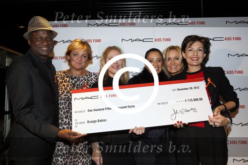 Amsterdam 30 november 2012
Ontbijt orange Babies en MAC cosmetics bij de bijenkorf met oa Caroline Tensen Baba Sylla  Natasja Froger Suzanne Klemann en Fiona Hering.
Peter Smulders bv