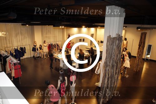 Amsterdam 10 december 2012
Showroom Otto Klein waar nederllandse rugbydames op bezoek komen.
Peter Smulders bv