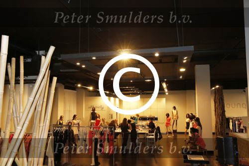 Amsterdam 10 december 2012
Showroom Otto Klein waar nederllandse rugbydames op bezoek komen.
Peter Smulders bv