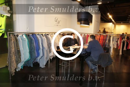 Amsterdam 10 december 2012
Showroom Otto Klein waar nederllandse rugbydames op bezoek komen.
Peter Smulders bv