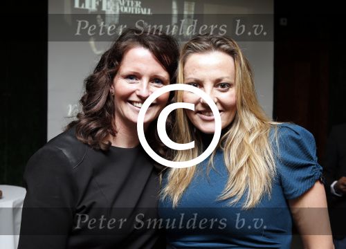 Amsterdam 3 december 2012
Presentatie LAF femme in hotel the Grand. Petra Leene met een vriendin
Peter Smulders bv