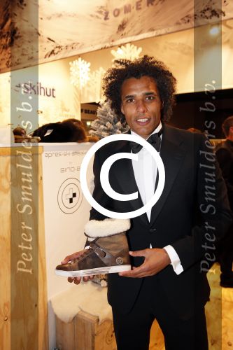 Amsterdam 6 december 2012
Openingsavond Luxery fair in de RAI. Pierre v Hooijdonk met metro sneakers
Peter Smulders bv