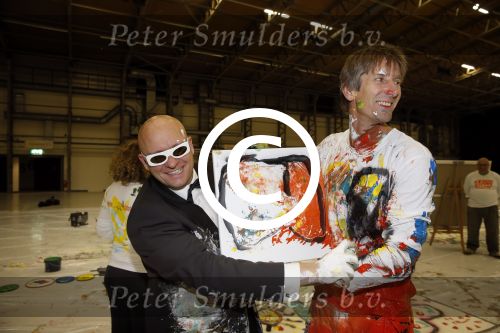 Katwijk Leiden 28 november 2012
Edwin en Annemarie v d sar en hun kinderen Joe en Lynn maken schilderije met Pim Smit die verkocht gaan worden voor de edwin v d Sar foundation.
Peter Smulders bv